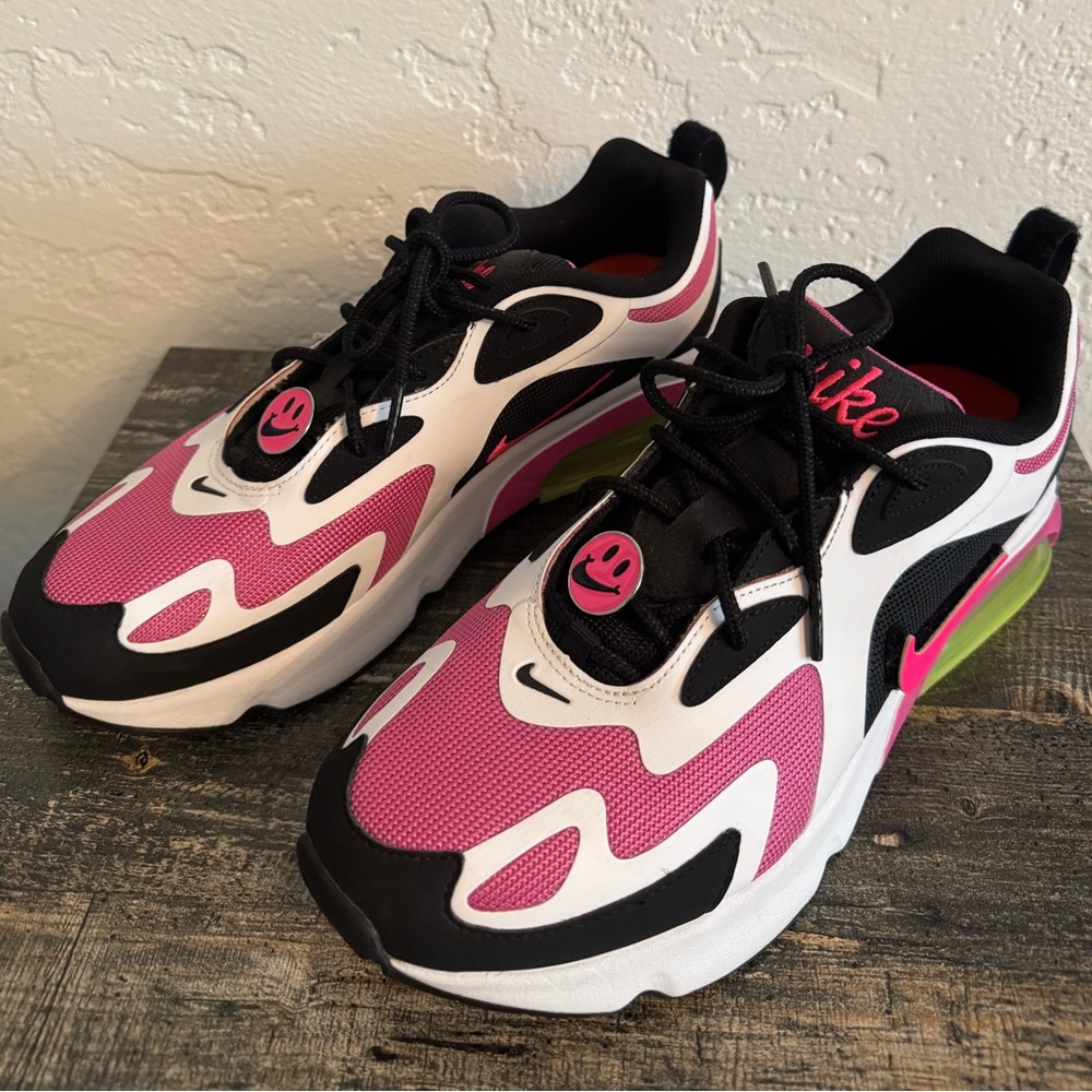 Nike WMNS AIR MAX 200 Sneakers 
BLACK/HYPER PINK CU4745 001
